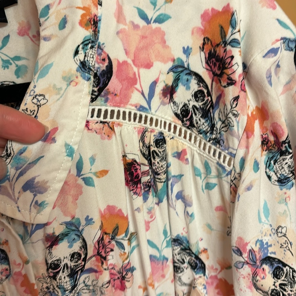 Torrid Flower Skull Button Down Blouse Size 3 - Picture 4 of 6